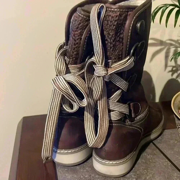 White Mountain TIVIA Boots - Picture 2 of 11